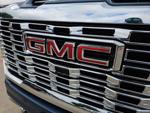 Used 2025 GMC Sierra 2500 Denali w/ Denali Reserve Package AWD/4WD image 31