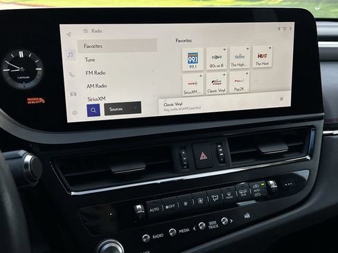 Used 2023 Lexus ES 350 F Sport w/ Accessory Package (Z2) FWD image 19