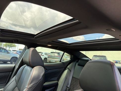 Used 2022 Nissan Maxima SR w/ Sport Mat Group FWD image 17