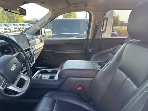 Used 2024 Ford Expedition Max XLT image 7
