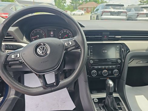 Used 2021 Volkswagen Passat 2.0T SE FWD image 15