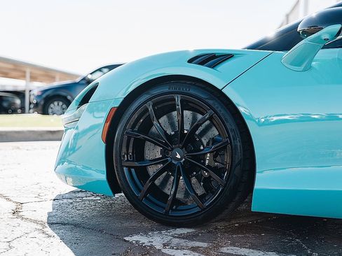 Used 2025 McLaren Artura Spider image 11