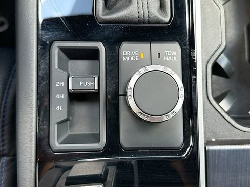 Used 2025 Toyota Sequoia Platinum AWD/4WD image 32