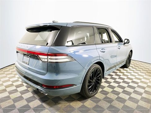 Used 2025 Lincoln Aviator Reserve w/ Luxury Package image 3