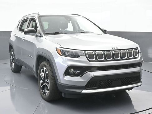 Used 2022 Jeep Compass Limited w/ Sun and Sound Group image 9