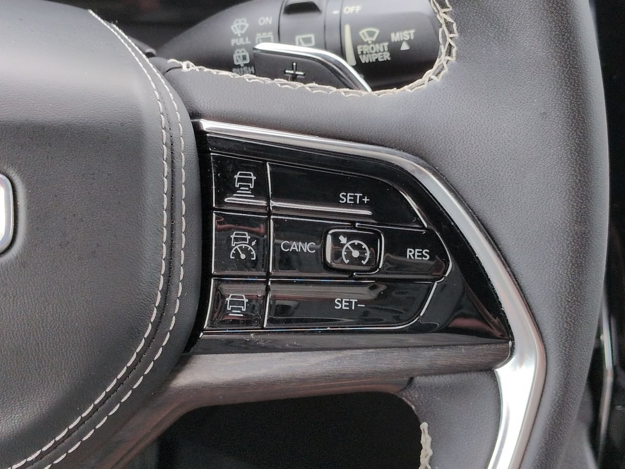 Used 2023 Jeep Grand Cherokee L Overland w/ Luxury Tech Group IV AWD/4WD image 28