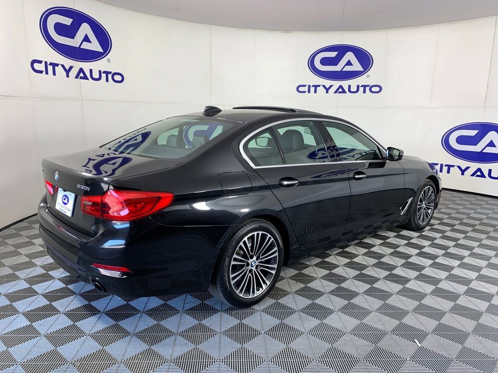 Used 2018 BMW 530i xDrive AWD/4WD image 3