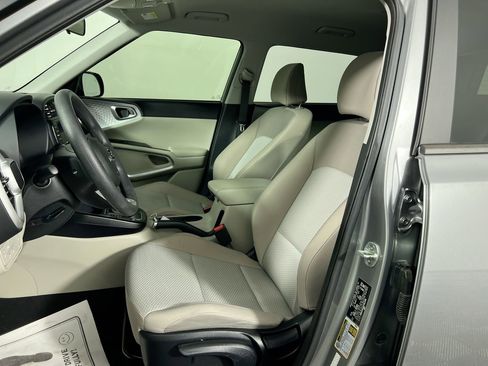 Certified 2025 Kia Soul LX w/ LX Technology Package image 13