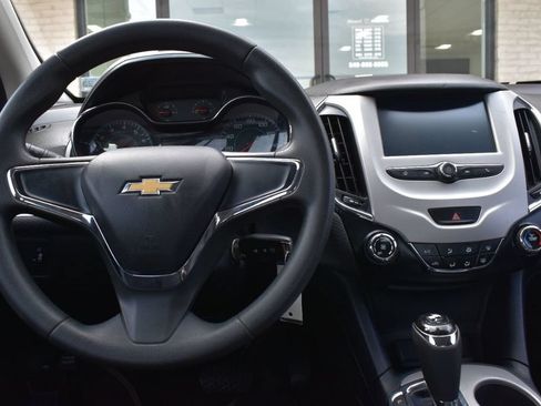 Used 2017 Chevrolet Cruze LS FWD image 23