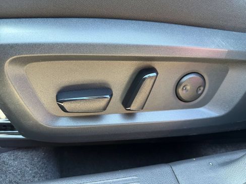 Used 2025 Nissan Rogue SV FWD image 21