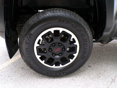 Used 2024 Toyota Tacoma TRD Off-Road AWD/4WD image 21