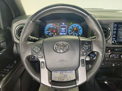Used 2020 Toyota Tacoma TRD Sport AWD/4WD image 15