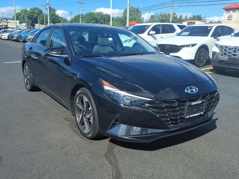 Certified 2023 Hyundai Elantra Limited FWD image 3