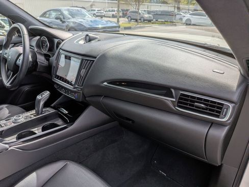 Used 2022 Maserati Levante GT AWD/4WD image 39