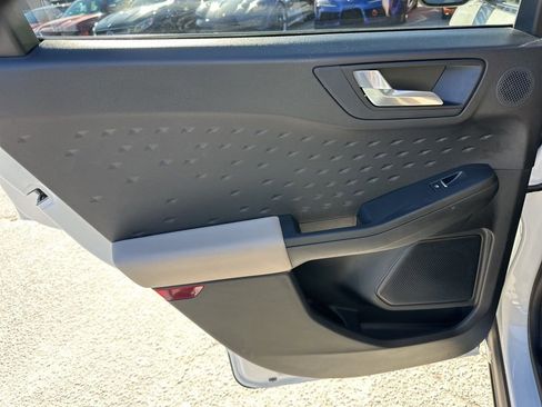 Used 2020 Ford Escape Titanium image 28