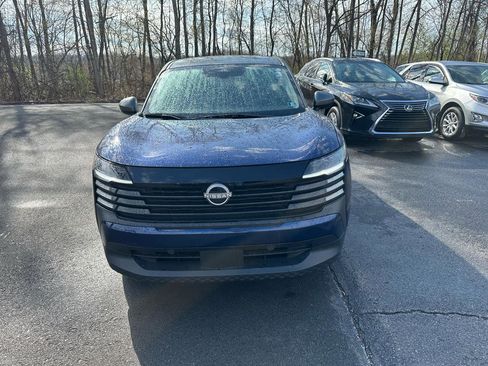 Used 2025 Nissan Kicks SV image 2