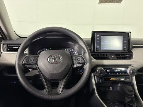 Used 2020 Toyota RAV4 XLE image 13