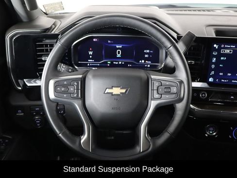 Used 2024 Chevrolet Silverado 1500 LT AWD/4WD image 7
