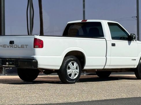 Used 2002 Chevrolet S10 Pickup 2WD Regular Cab image 12