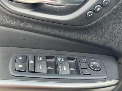 Used 2020 Jeep Cherokee Limited image 19