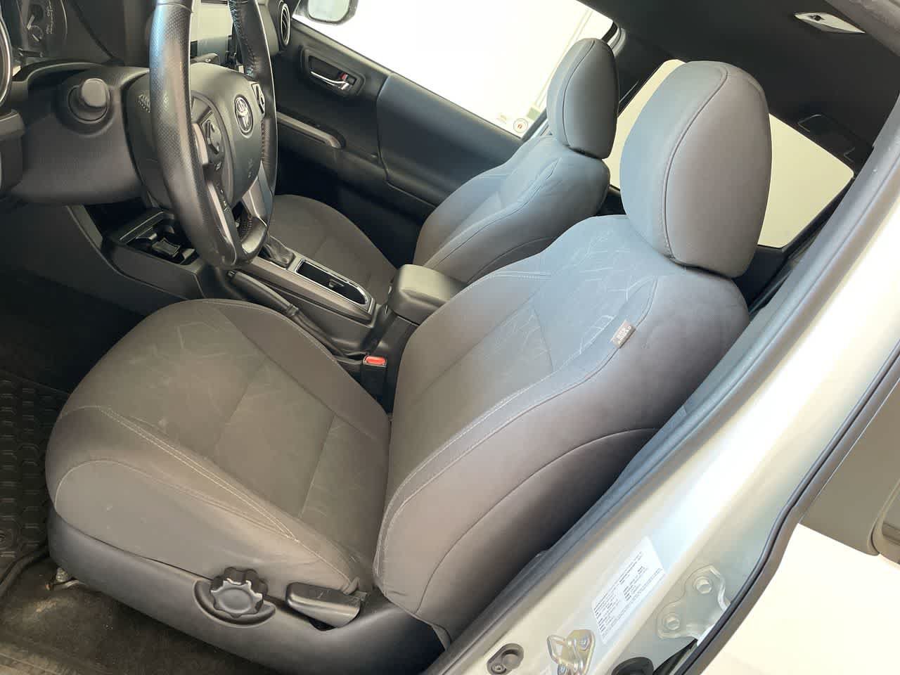 Used 2017 Toyota Tacoma TRD Sport AWD/4WD image 11