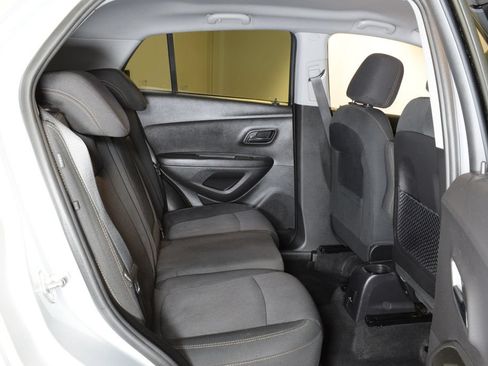 Used 2020 Chevrolet Trax LT FWD image 28