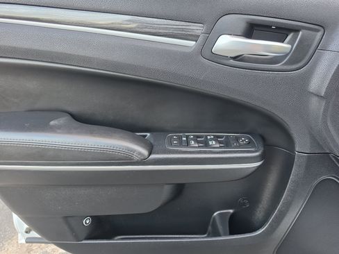Used 2017 Chrysler 300 Limited RWD image 20