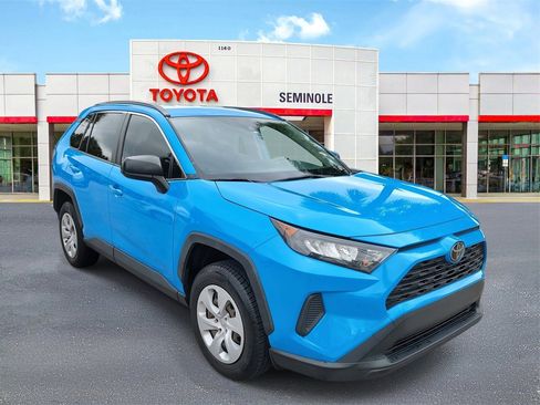 Used 2021 Toyota RAV4 LE image 2