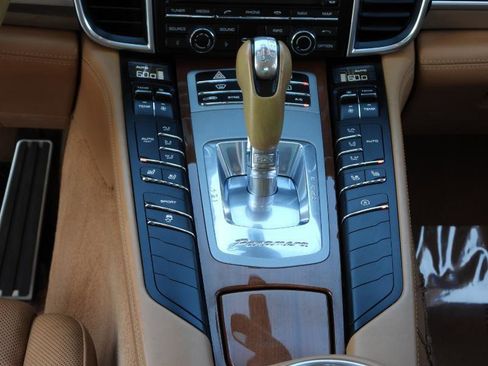 Used 2014 Porsche Panamera 4 AWD/4WD image 53