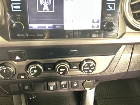 Used 2019 Toyota Tacoma TRD Off-Road image 15