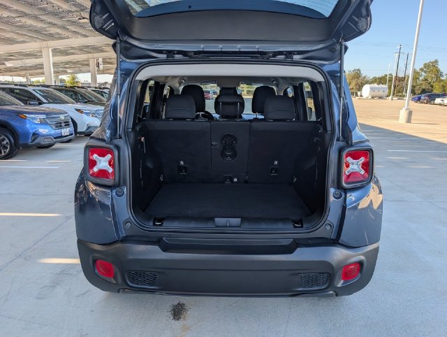 Used 2022 Jeep Renegade Latitude w/ Convenience Group AWD/4WD image 28