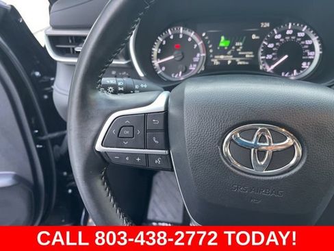 Used 2024 Toyota Highlander XLE AWD/4WD image 21
