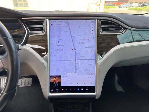 Used 2015 Tesla Model S 70 RWD image 13