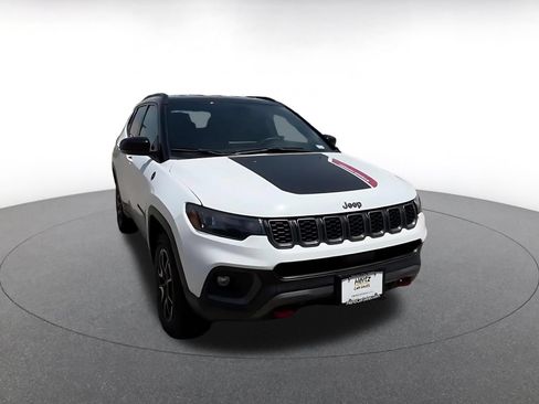 Used 2025 Jeep Compass Trailhawk w/ Trailer Tow Group AWD/4WD image 3