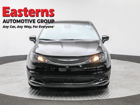 Used 2024 Chrysler Voyager LX image 2