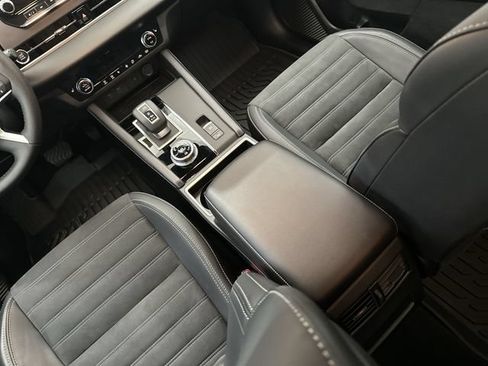 Used 2024 Mitsubishi Outlander SE Black Edition AWD/4WD image 25