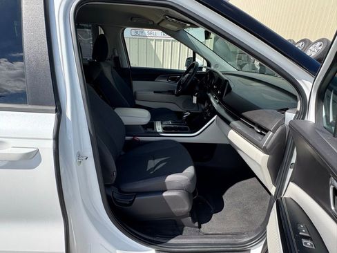 Used 2022 Kia Carnival LX image 36