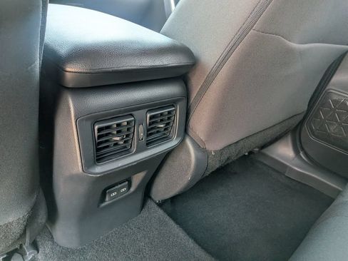 Used 2025 Toyota RAV4 XLE AWD/4WD image 32