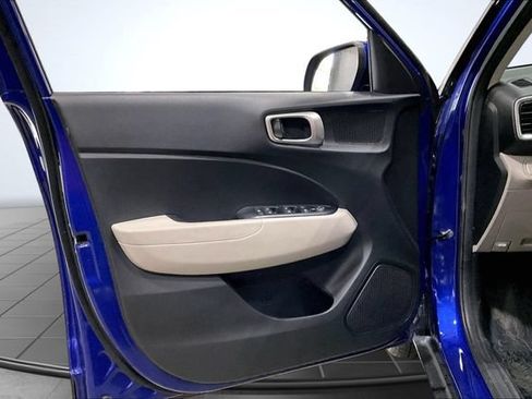 Used 2023 Hyundai Venue SEL FWD image 23