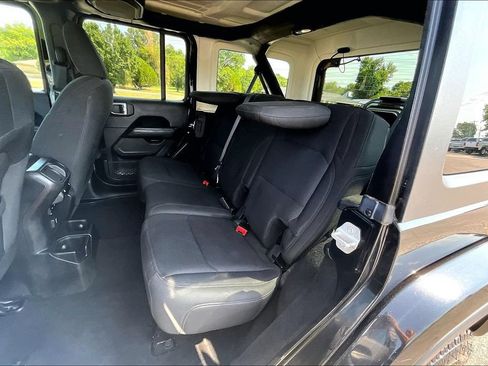 Used 2019 Jeep Wrangler Unlimited Sahara AWD/4WD image 25