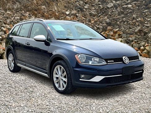 Used 2017 Volkswagen Golf Alltrack S image 9