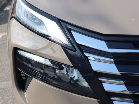 Certified 2025 Nissan Rogue SV AWD/4WD image 12