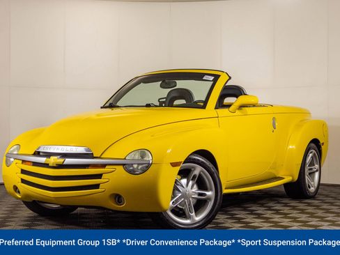 Used 2004 Chevrolet SSR w/ Preferred Equipment Group RWD image 4