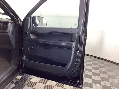 Used 2022 Ford Expedition Limited image 8