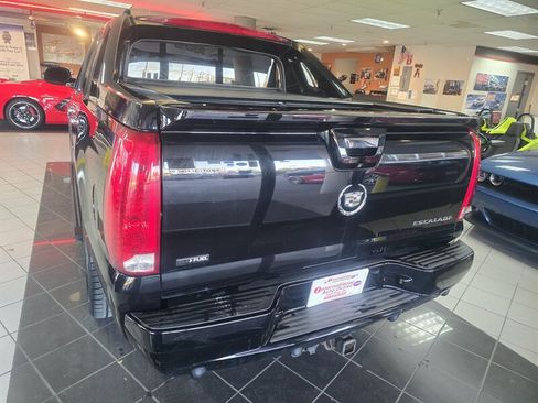 Used 2009 Cadillac Escalade EXT image 5
