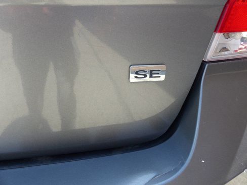 Used 2010 Ford Focus SE FWD image 8