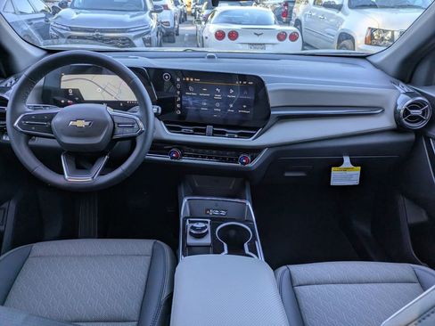 New 2026 Chevrolet Equinox LT w/ Convenience Package II image 16