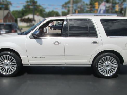 Used 2015 Lincoln Navigator Luxury image 4