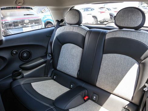 Used 2021 MINI Cooper SE w/ 6.5" Touchscreen Package image 18