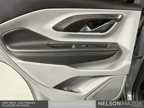 Used 2023 GMC Terrain SLE w/ Driver Convenience Package image 21